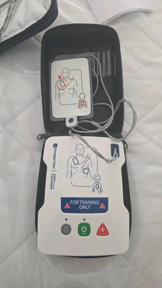 Cpr manikins and AEDs - Image 1