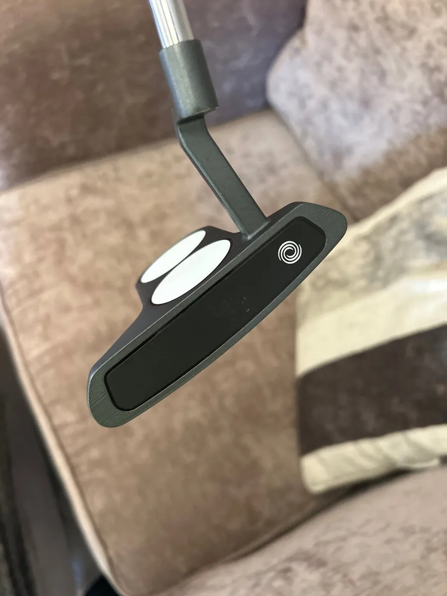 Odyssey 2 ball blade putter - Image 3