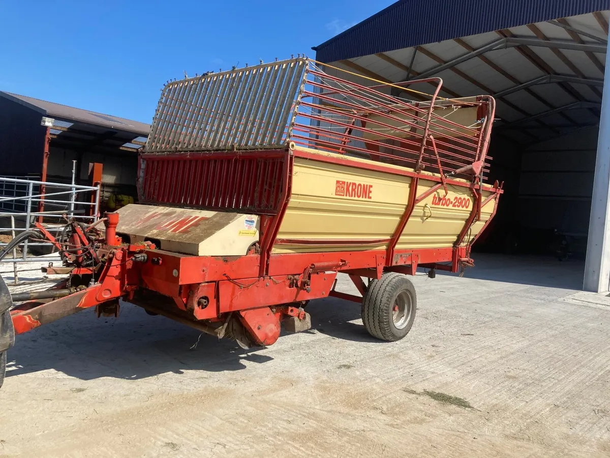 Krone 2900 silage wagon & Kverneland bale wrapper - Image 1