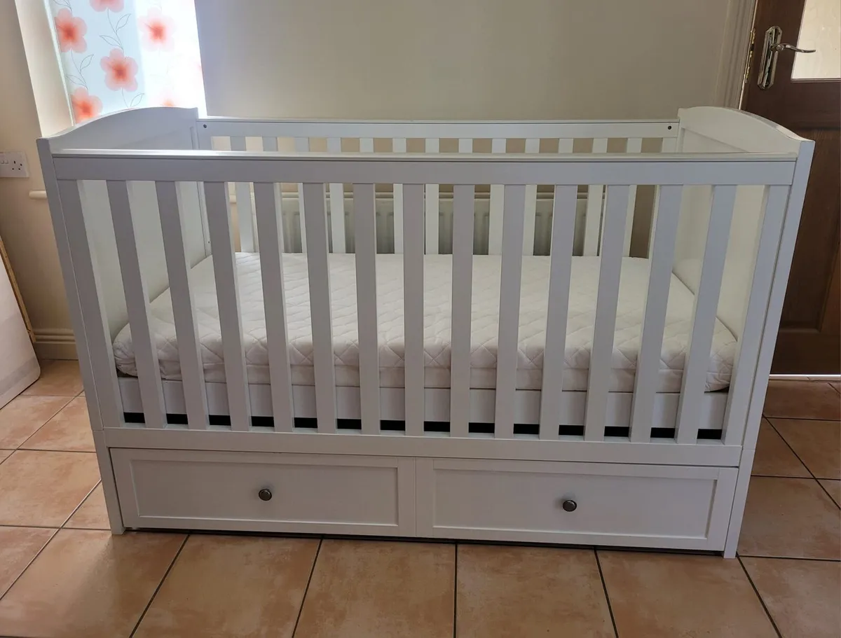 Cot bed - Image 1