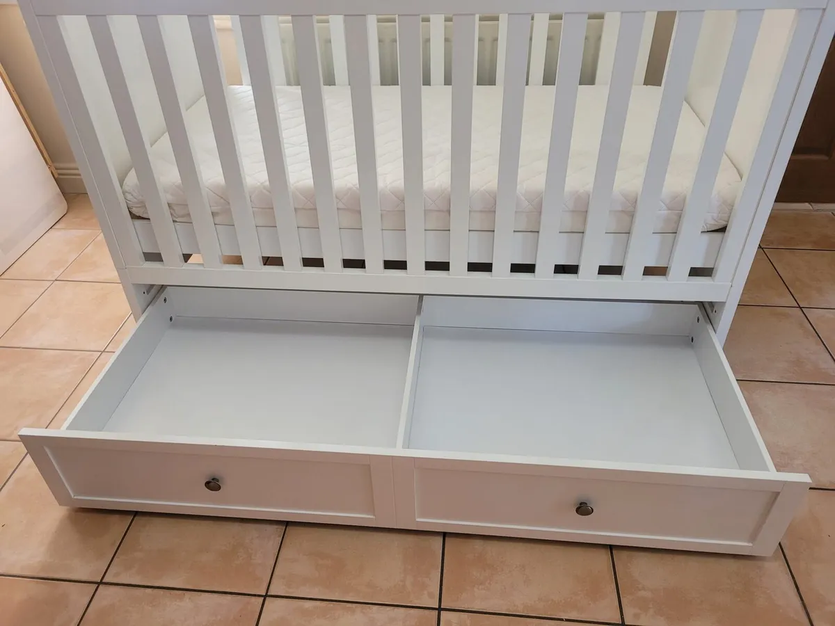 Cot bed - Image 2