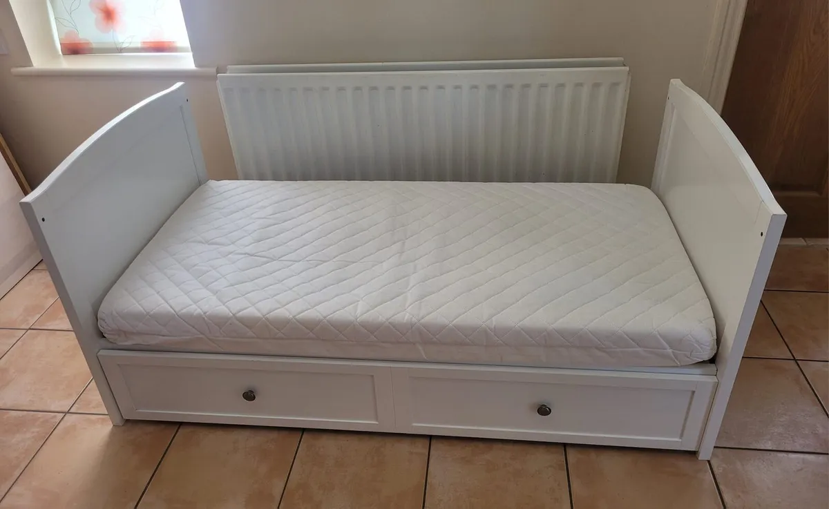Cot bed - Image 4