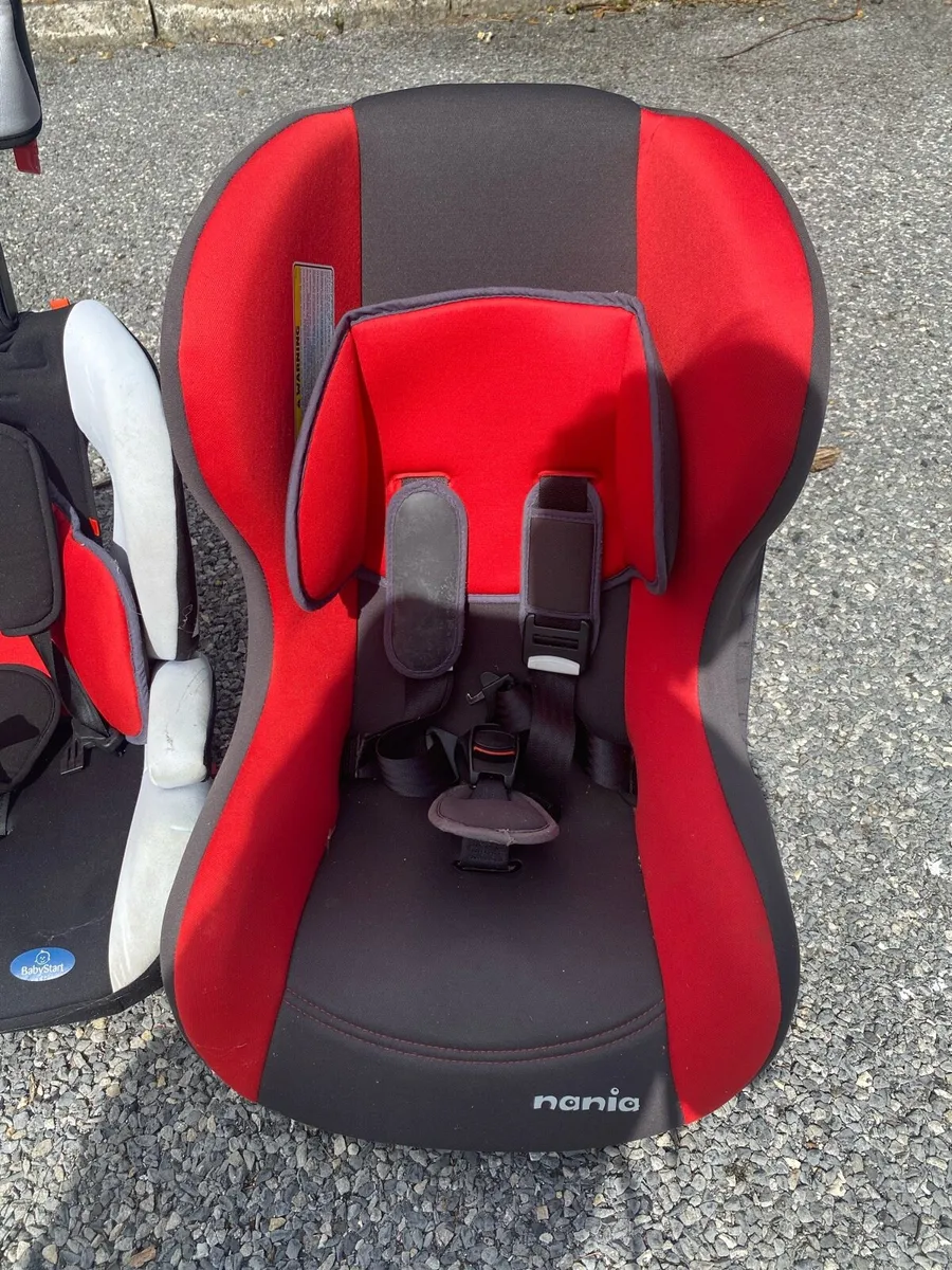2 baby car seats little used in grandparents - Image 1