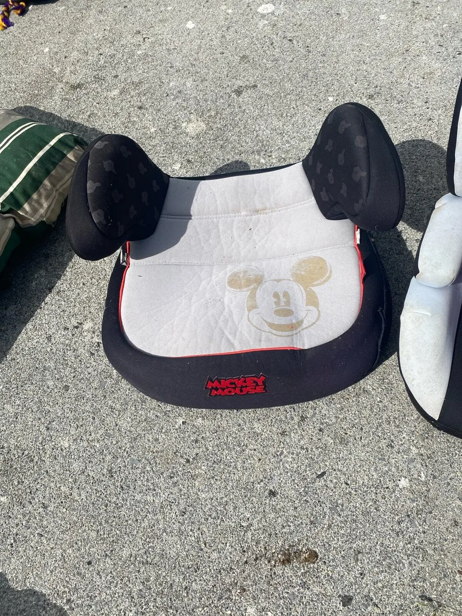 2 baby car seats little used in grandparents - Image 3