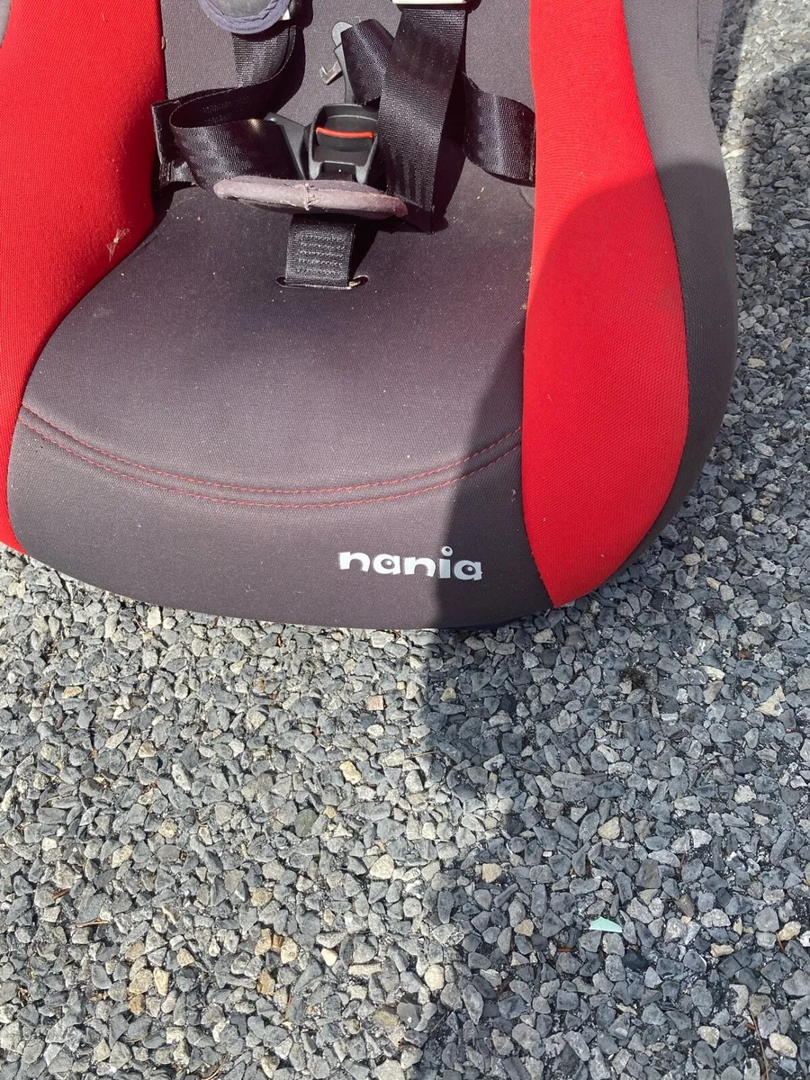2 baby car seats little used in grandparents - Image 4