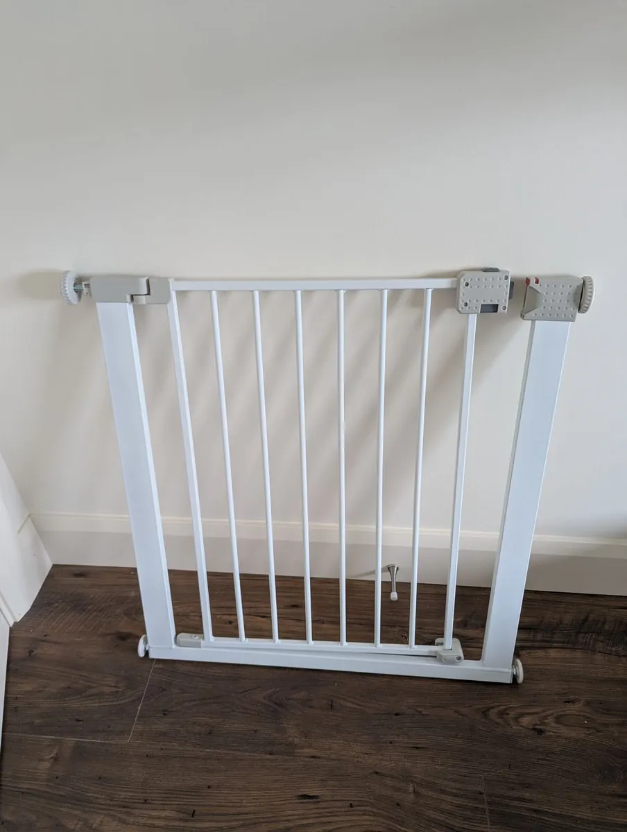 Baby safety gate