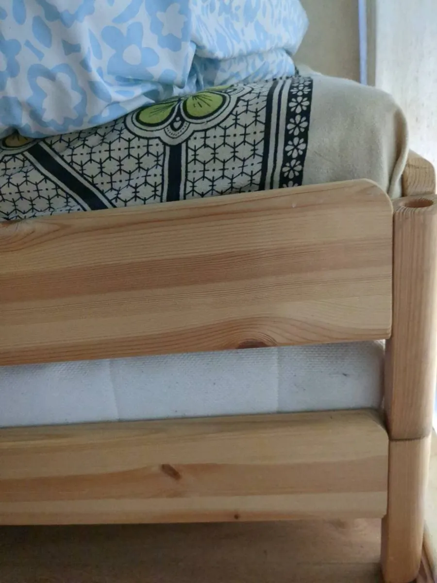 UTÅKER
Stackable bed with 2 mattresses, pine/Åfjäl - Image 3