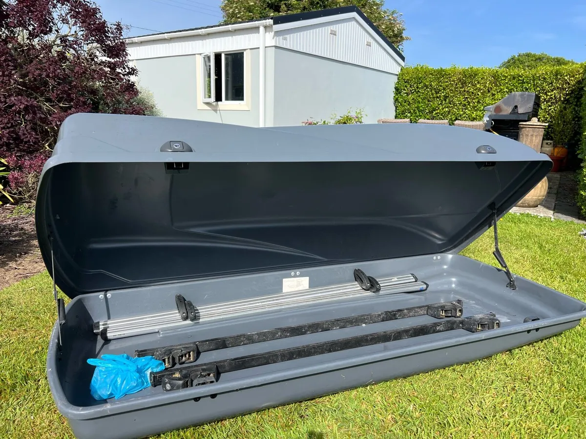 Roof box - Image 1