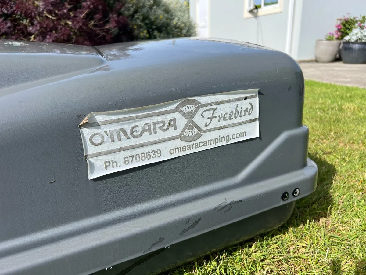 Roof box - Image 2