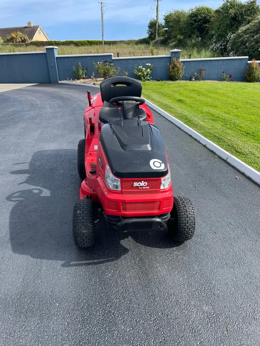 Ride on lawnmower - Image 1