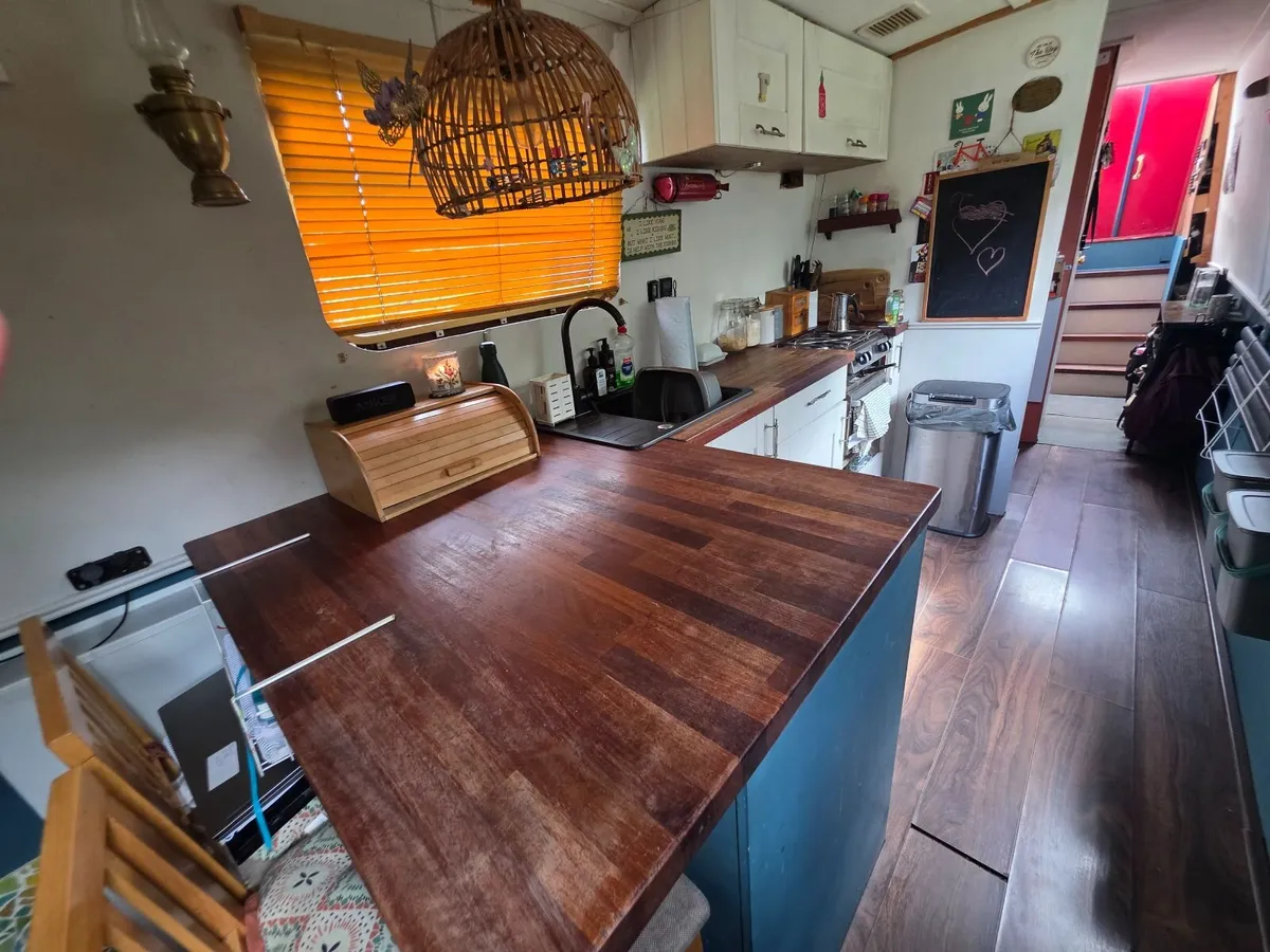 Liveaboard Off-grid House Boat 55ft - Image 4