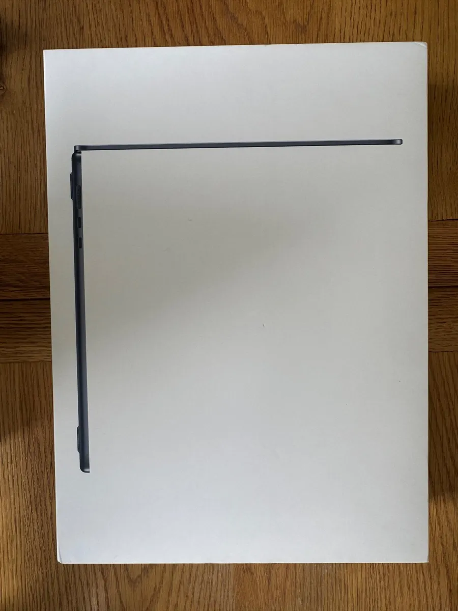 Apple MacBook Air M4 15” - Image 1