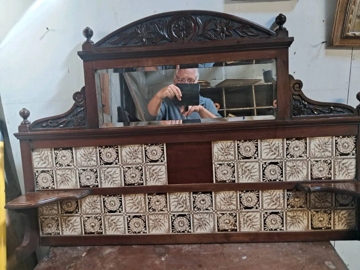 Old tiled washstand back - Image 1