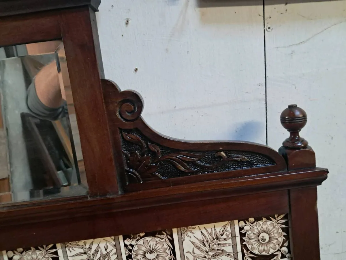 Old tiled washstand back - Image 3