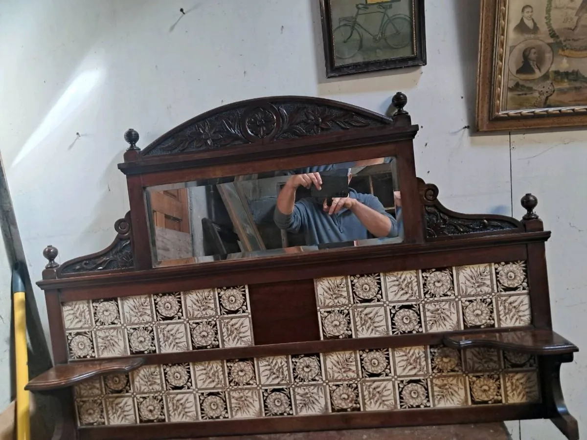 Old tiled washstand back - Image 4