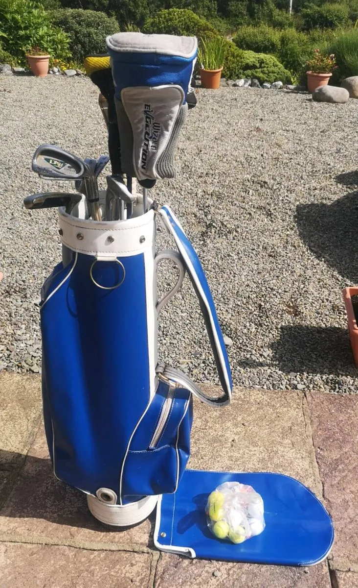 Ladies Starter Set, 4 woods, 7 irons putter & bag - Image 1