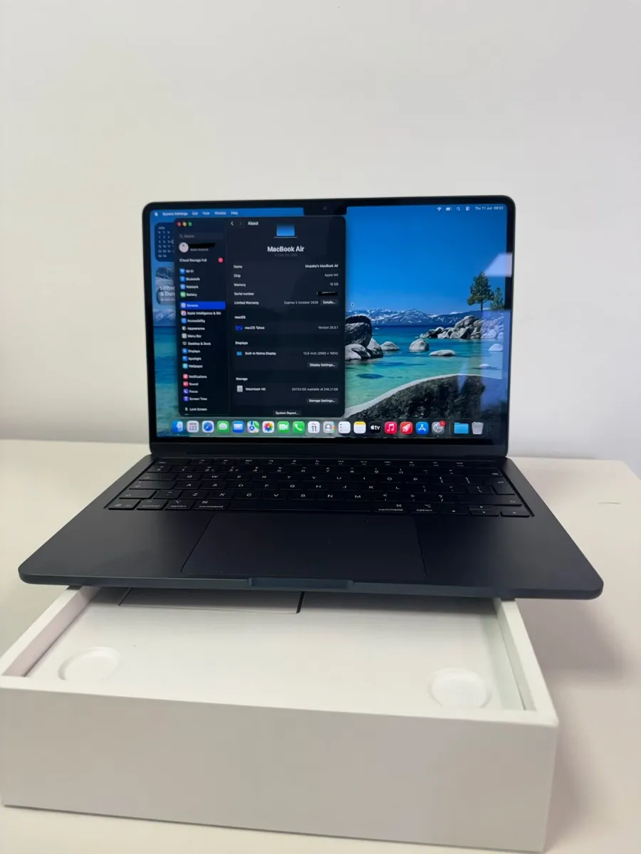 Apple MacBook Air - Image 1