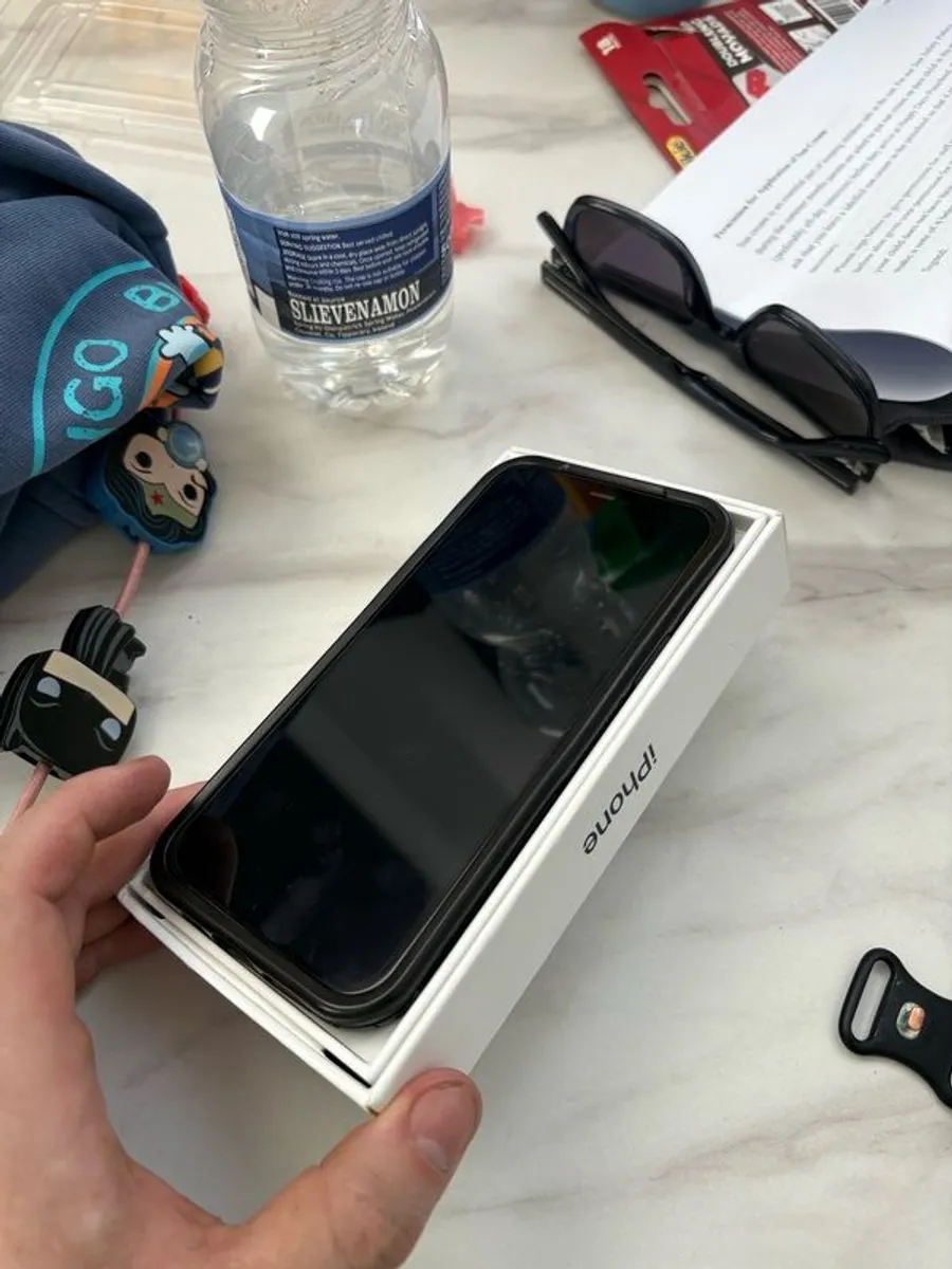 iPhone 12 - Image 2