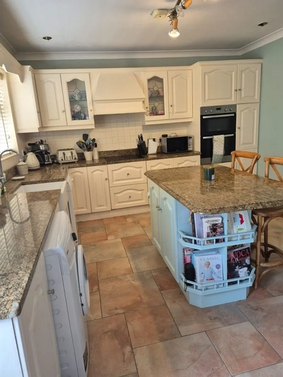 Kitchen for sale - Image 1