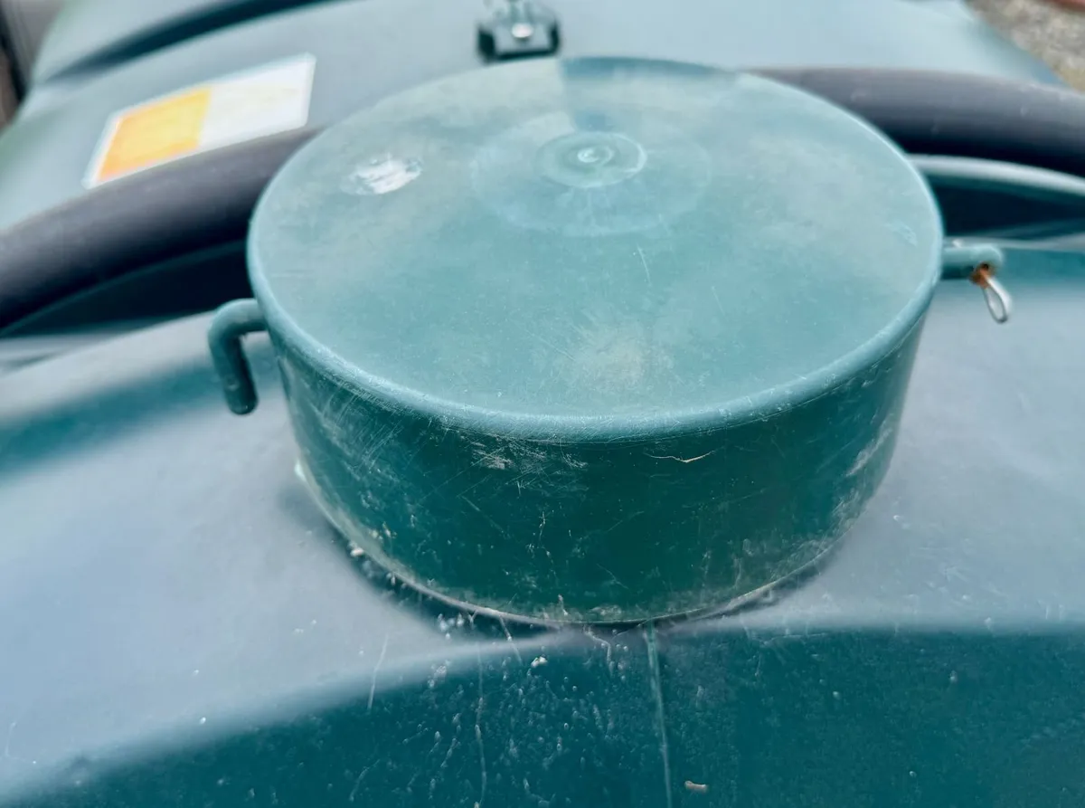 900 litre diesel tank & hose & dispenser - Image 2