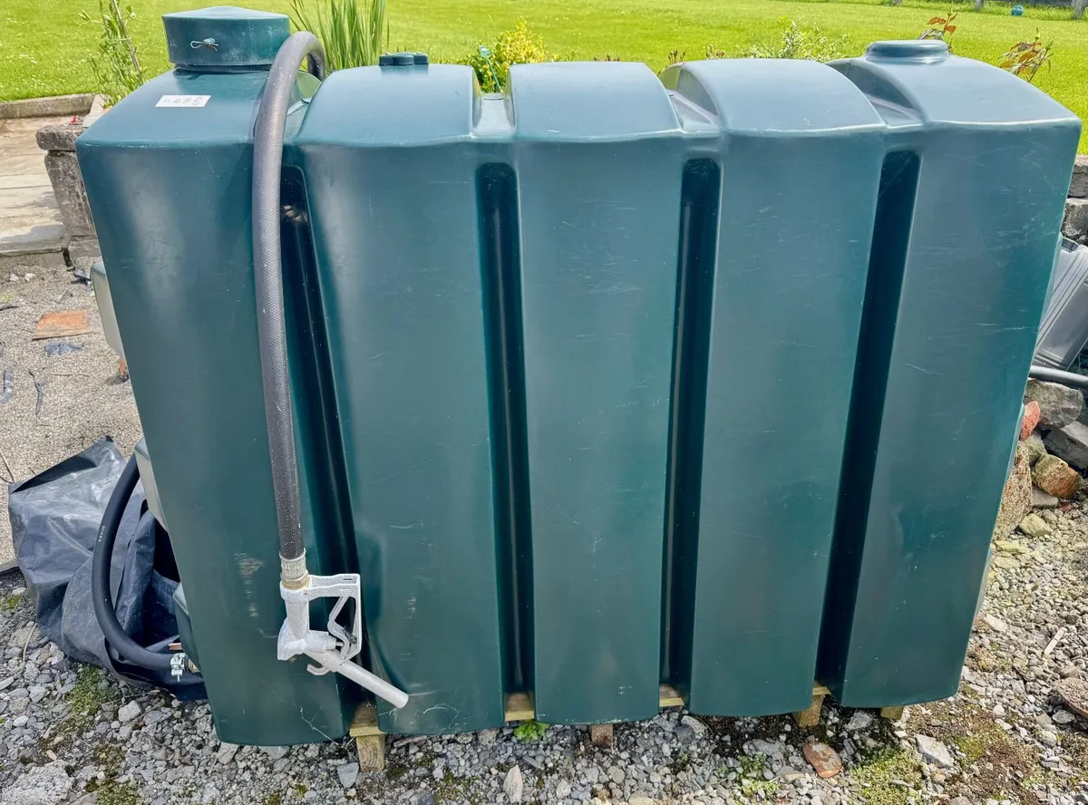 900 litre diesel tank & hose & dispenser - Image 1