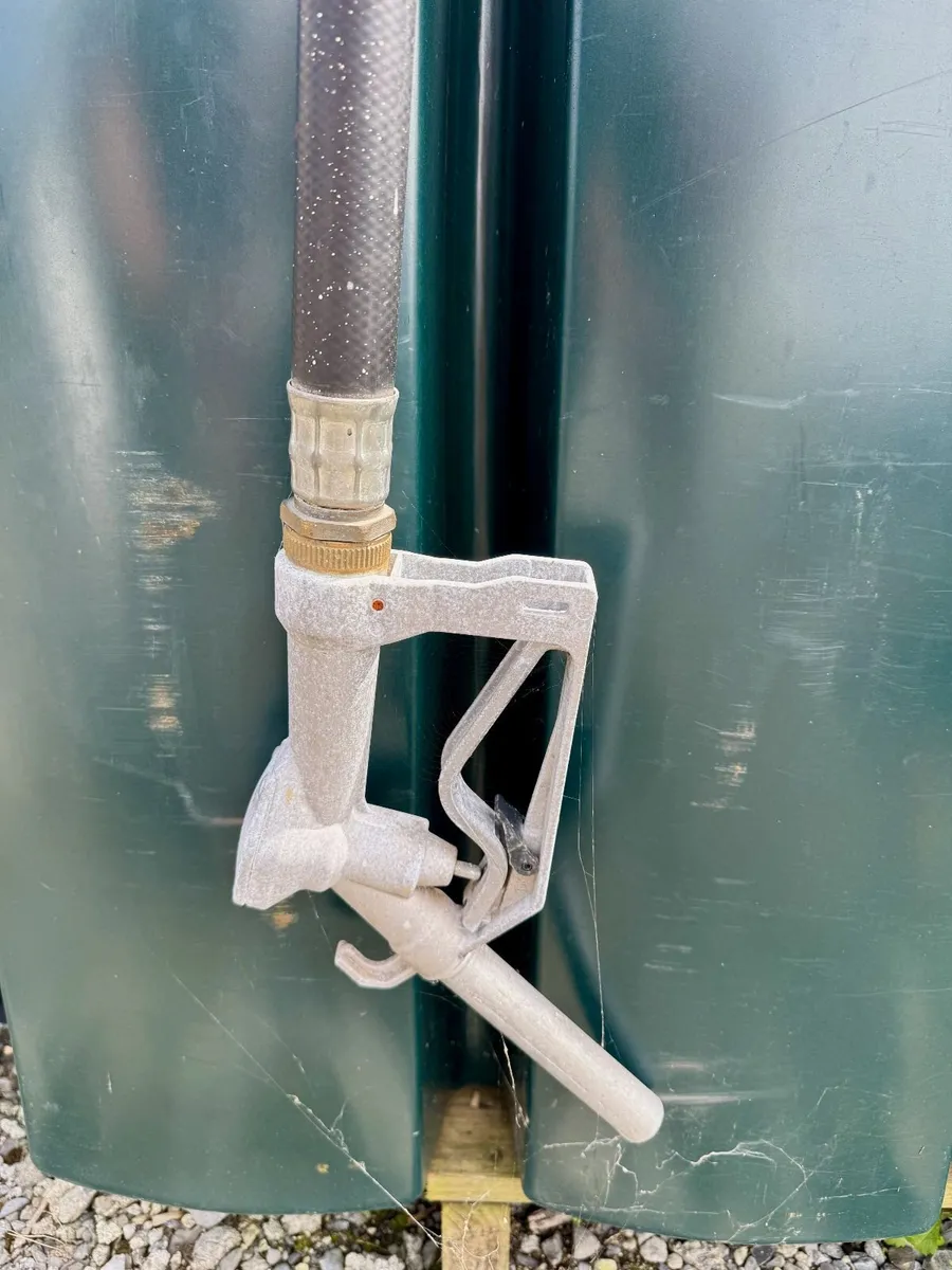 900 litre diesel tank & hose & dispenser - Image 3