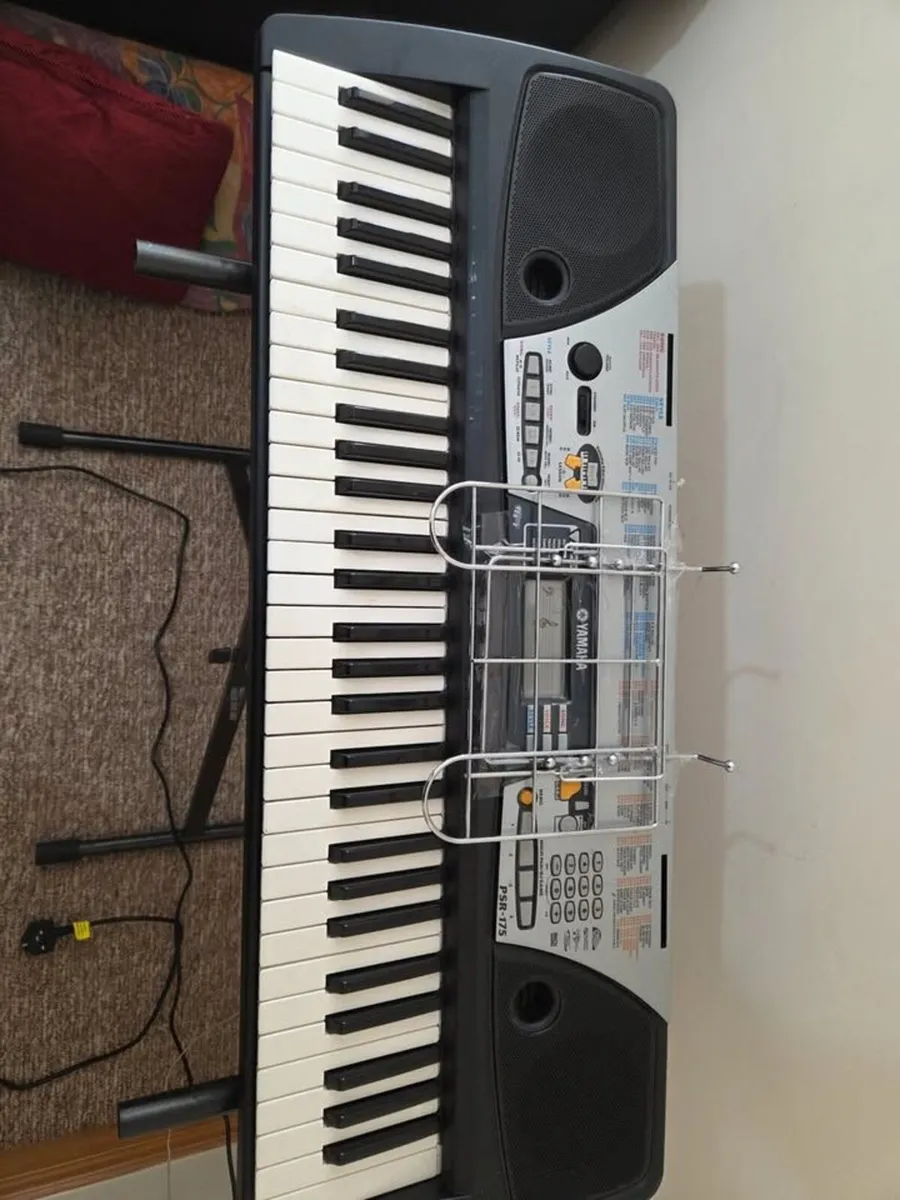 Yamaha PSR-175 Keyboard with Stand - Image 2