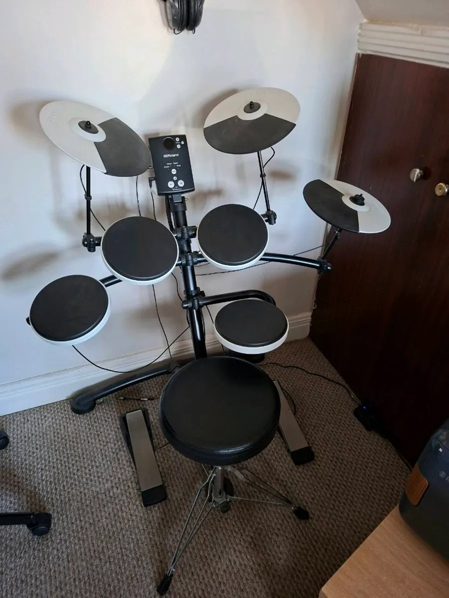 Electronic drum kit - Image 1