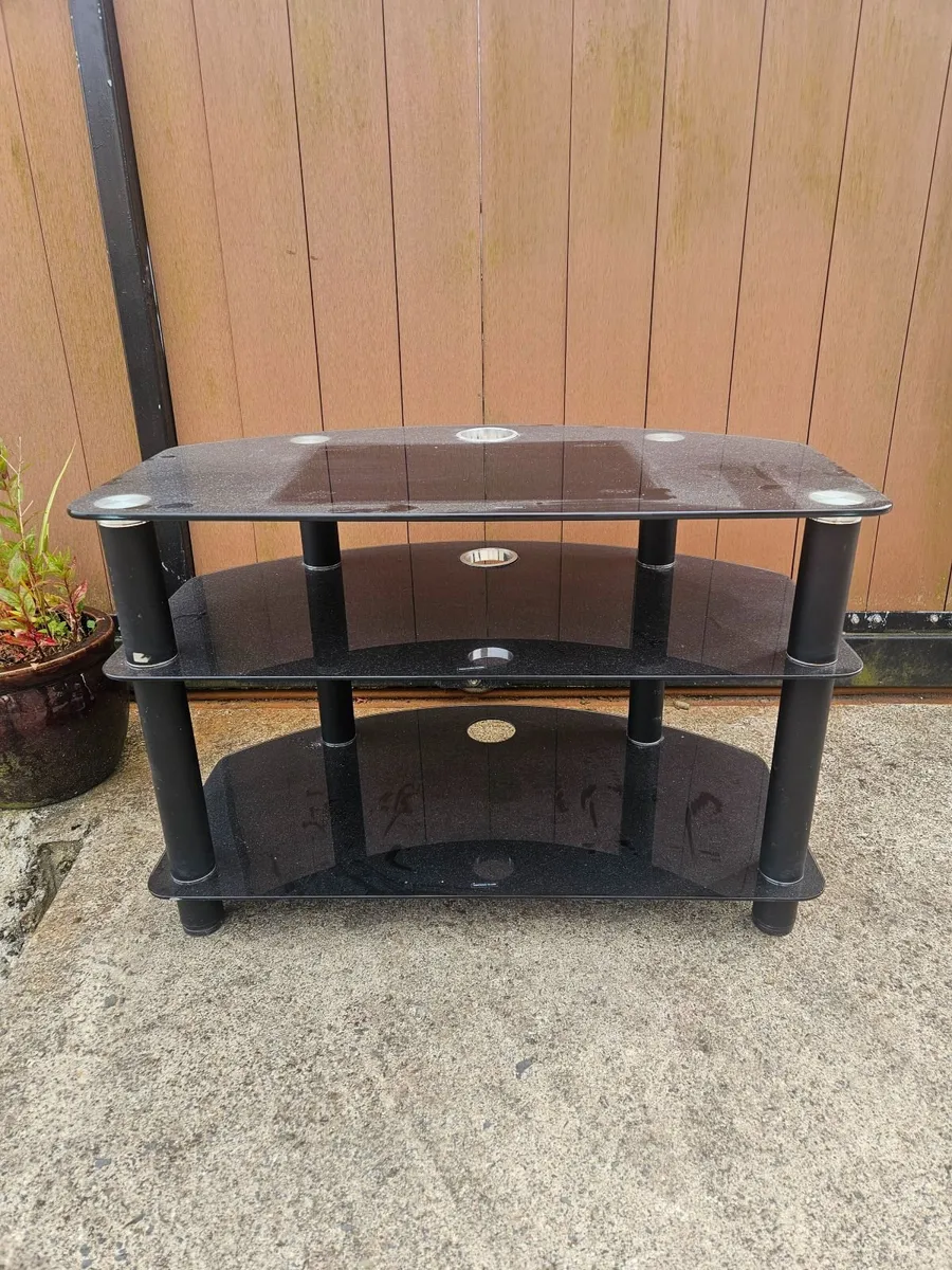TV stand - Image 1