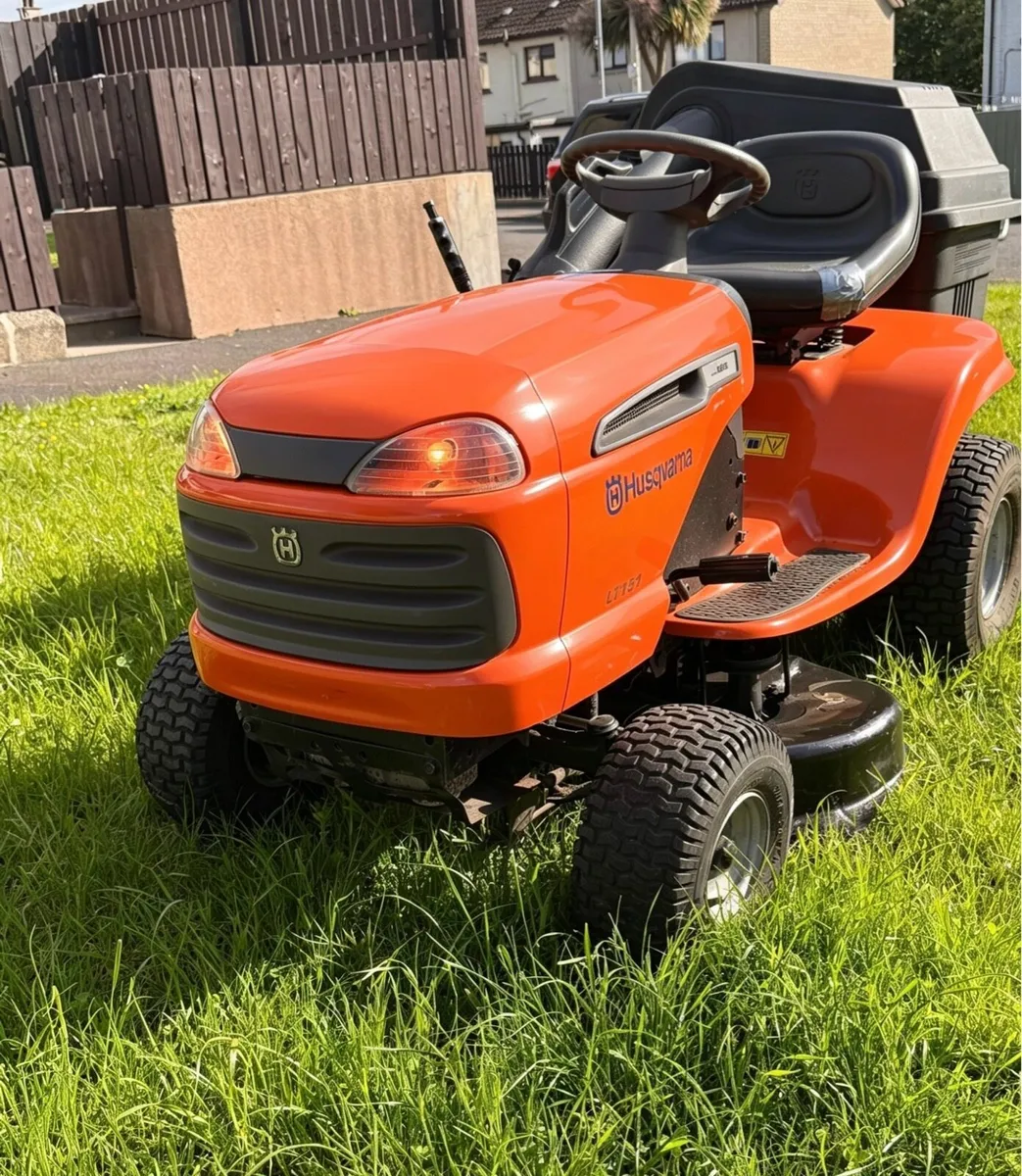 Husqvarna ride on lawnmower - Image 2