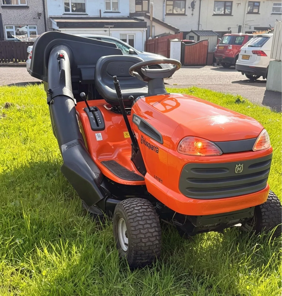 Husqvarna ride on lawnmower - Image 3