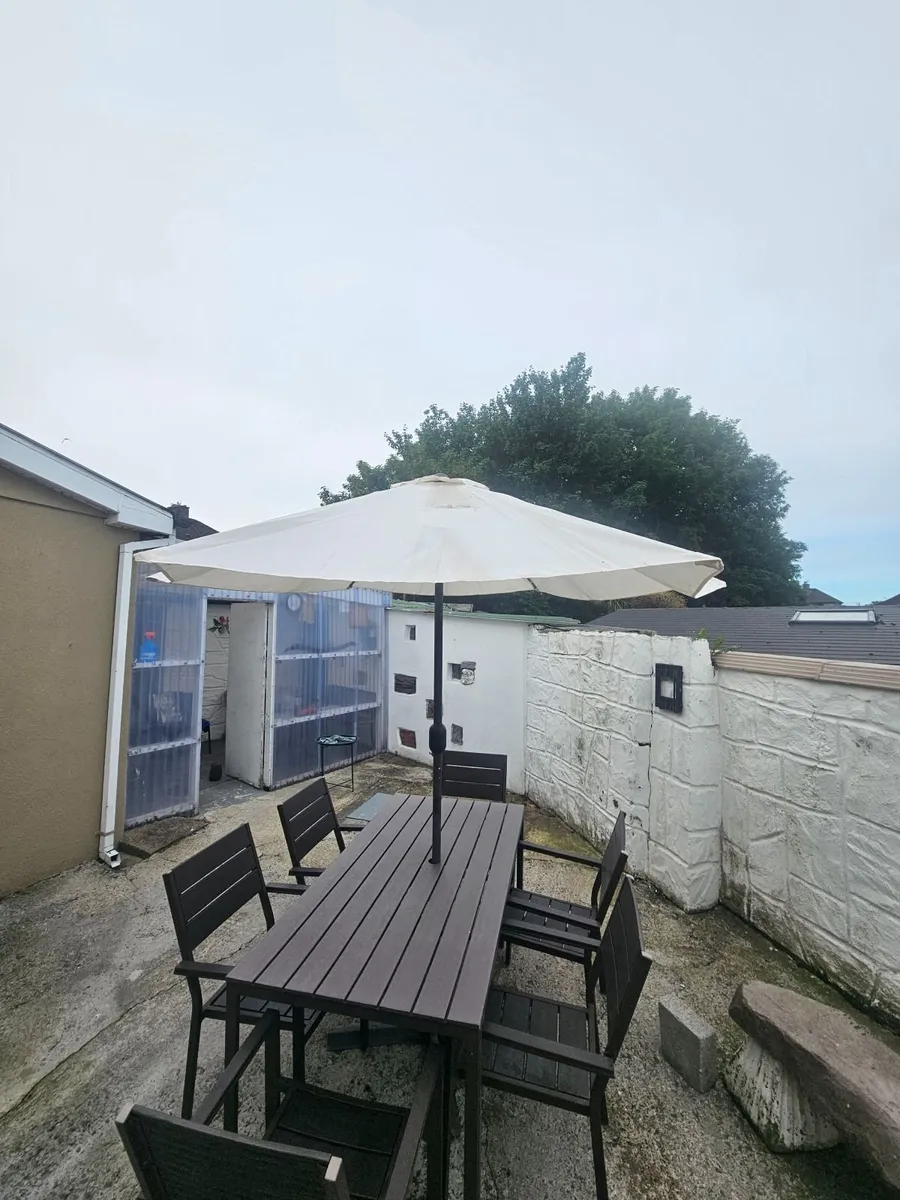 Outdoor table & chairs & outdoor umbrella - Image 2