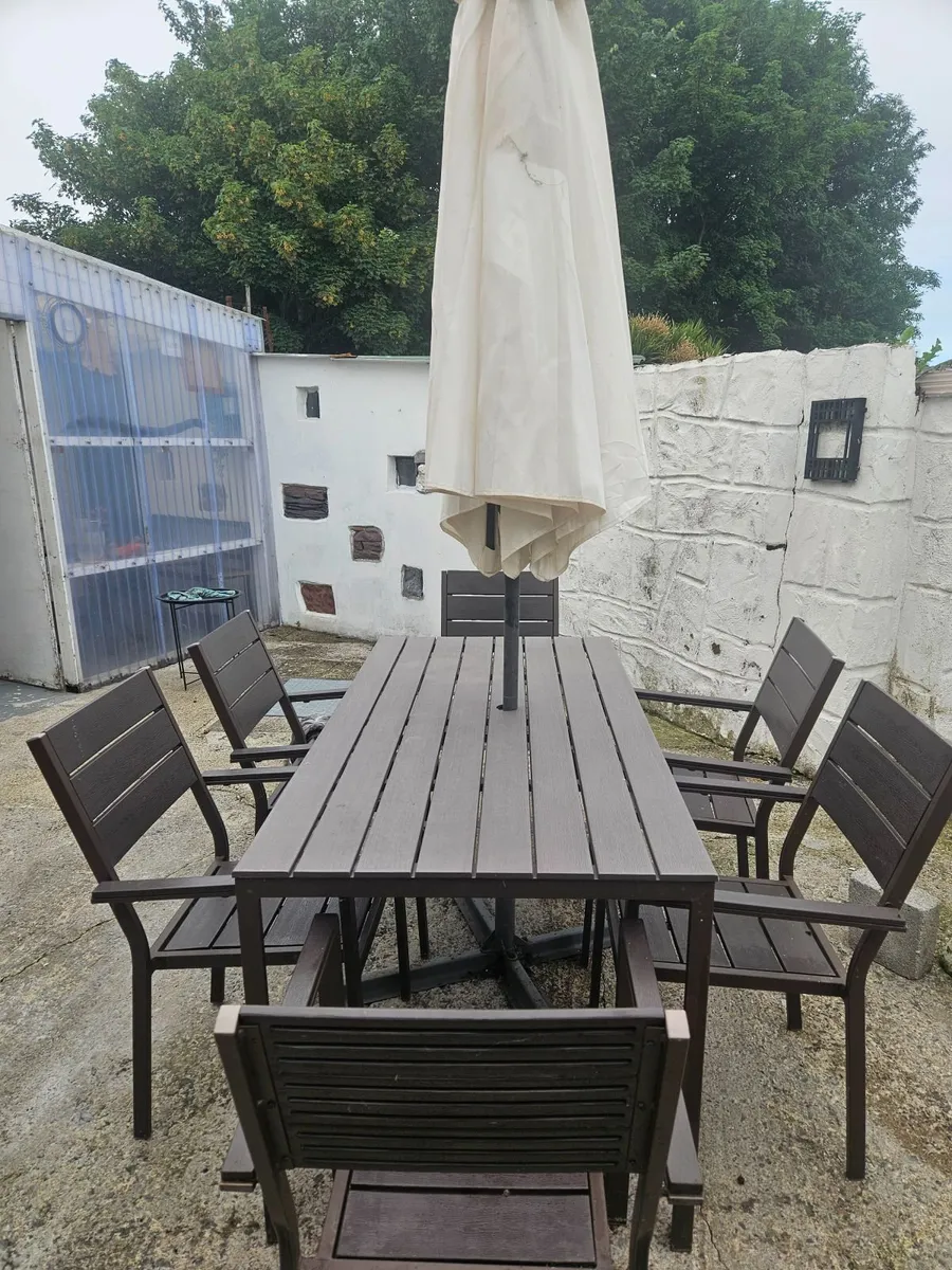 Outdoor table & chairs & outdoor umbrella - Image 3