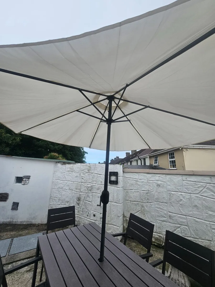 Outdoor table & chairs & outdoor umbrella - Image 4