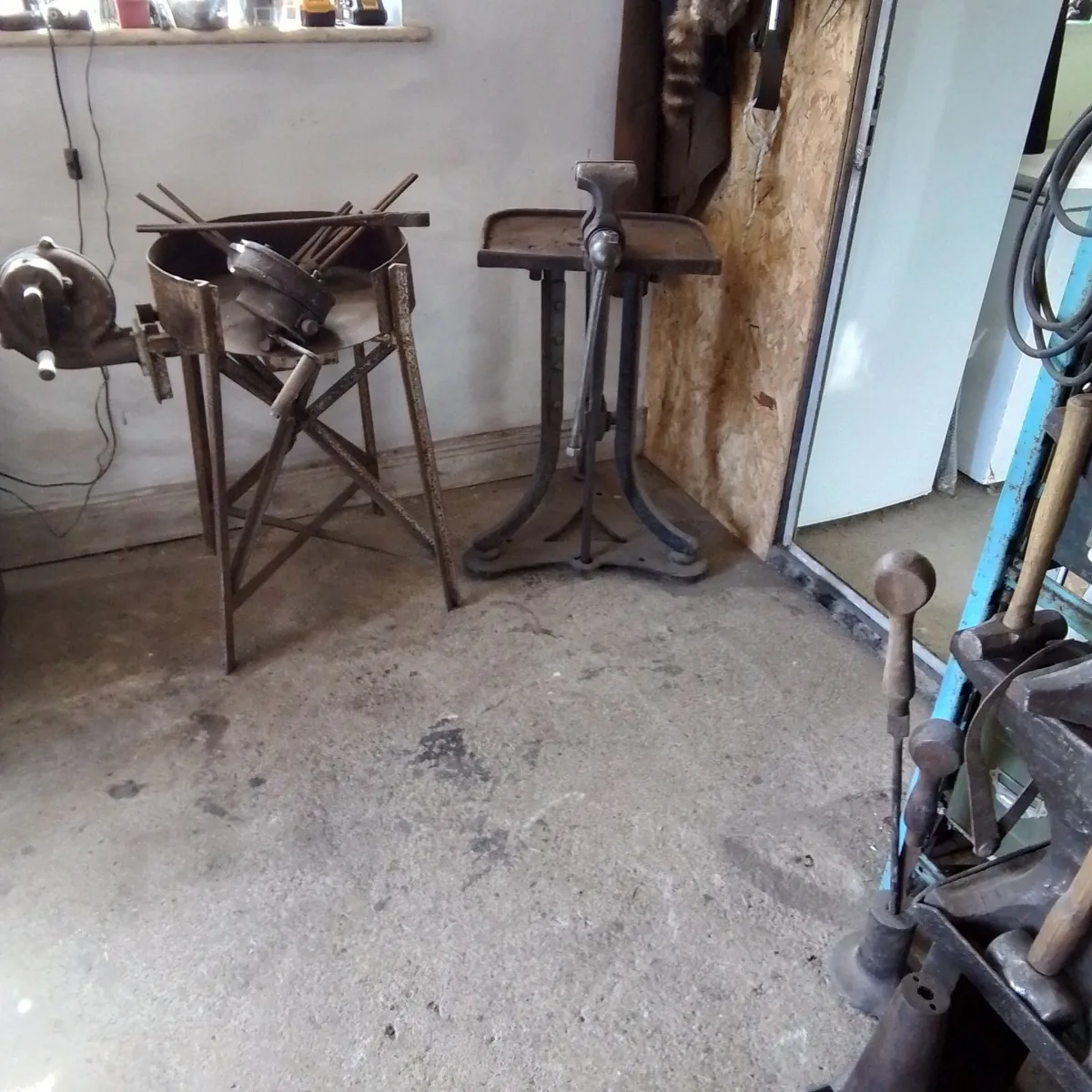 Blacksmith buck and Hicknell leg vice stand - Image 2