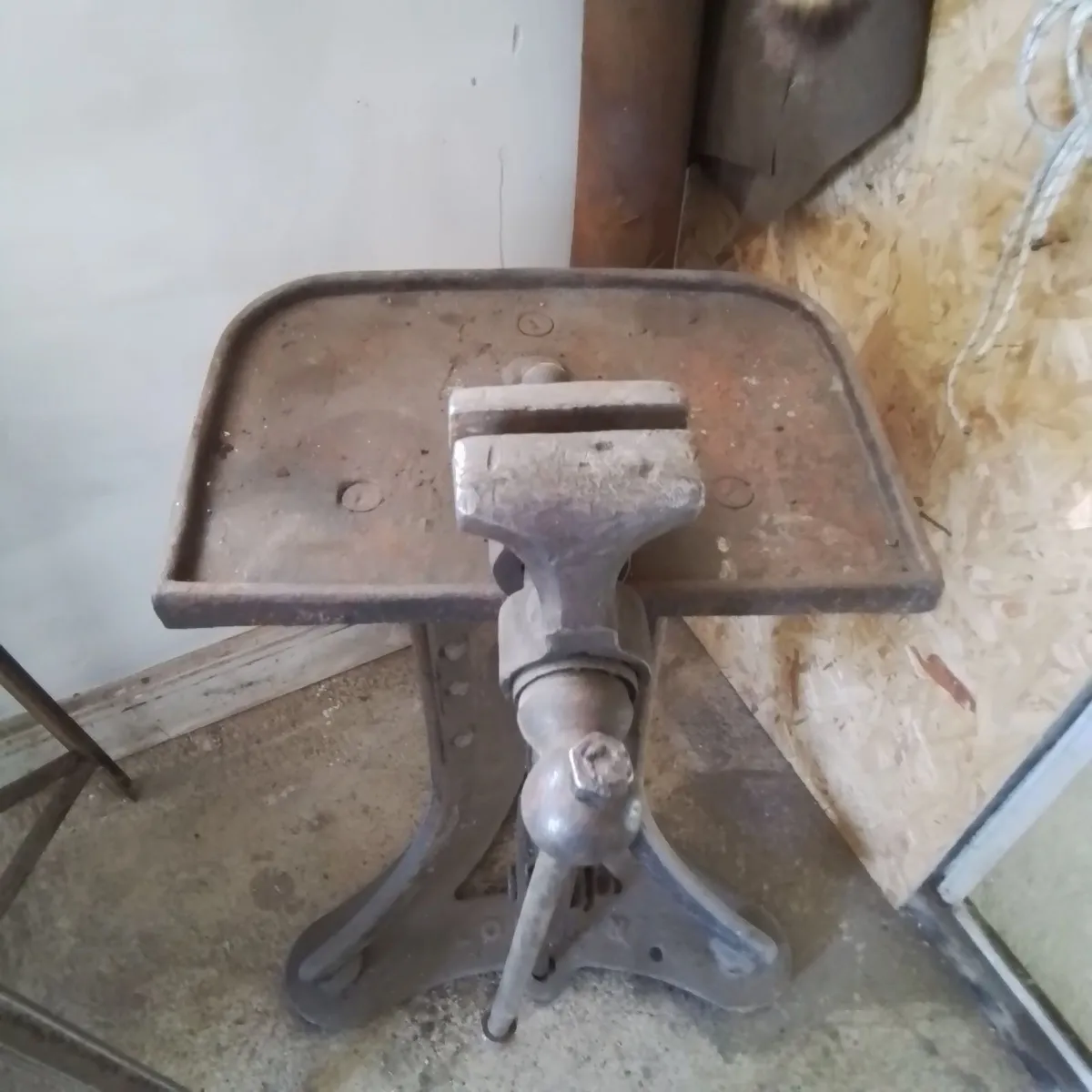 Blacksmith buck and Hicknell leg vice stand - Image 1