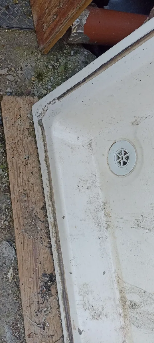 Shower Tray & WHB & Pedestal - Image 3