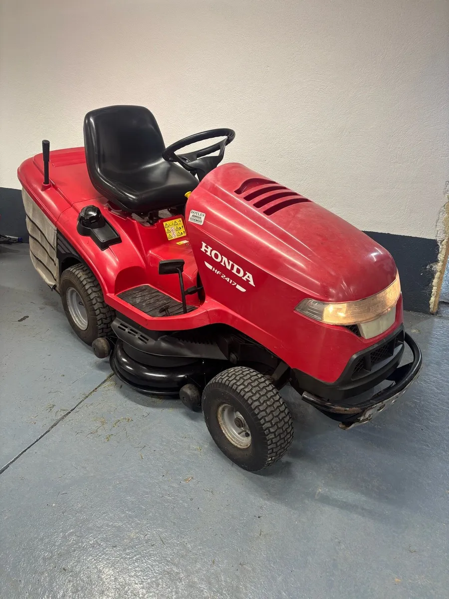 Honda ride on lawnmower - Image 1