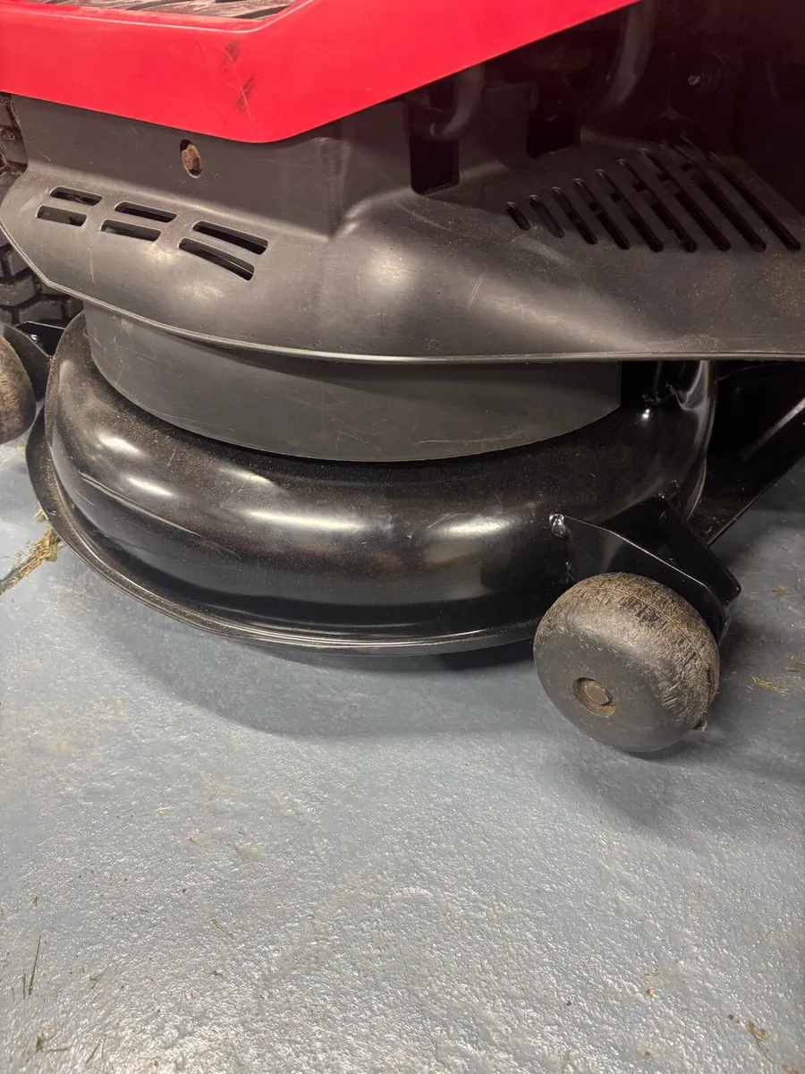 Honda ride on lawnmower - Image 3