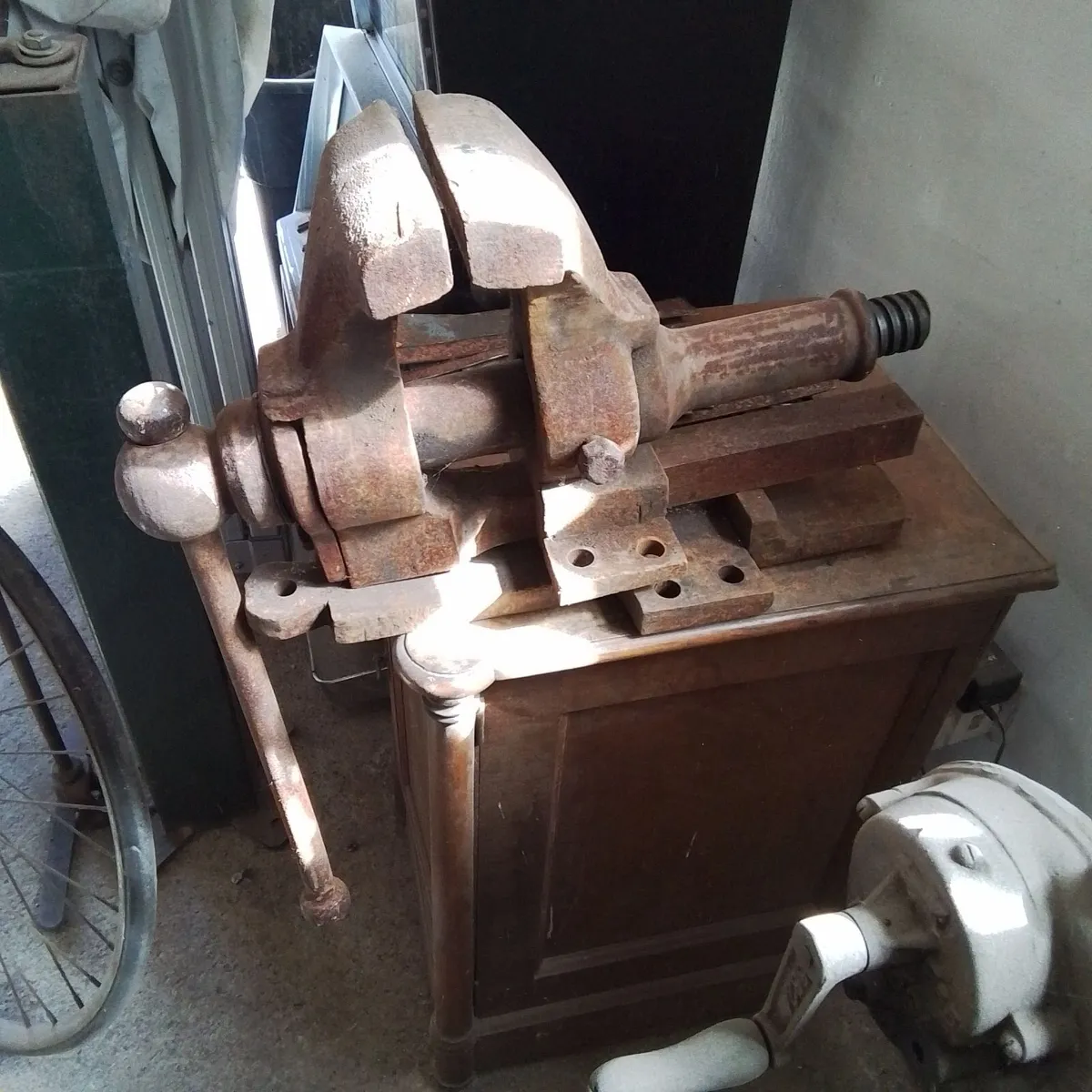 Large  vice