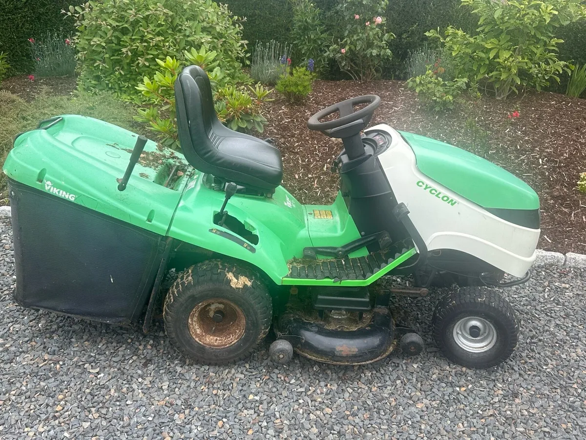 Ride on mower - Image 1