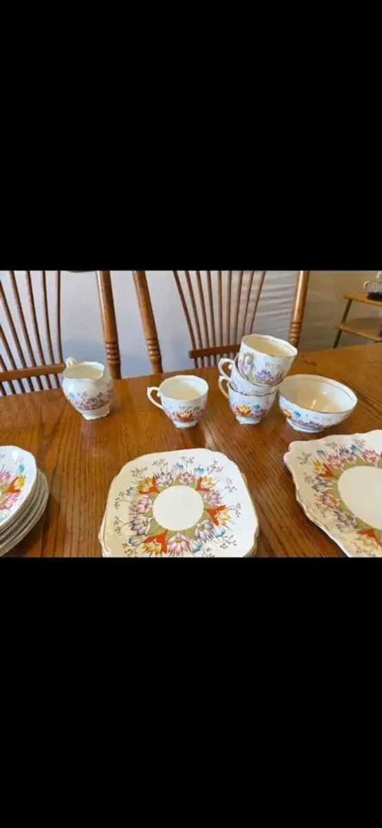 Vintage Roslyn Fine Bone China Tea Set - Image 3