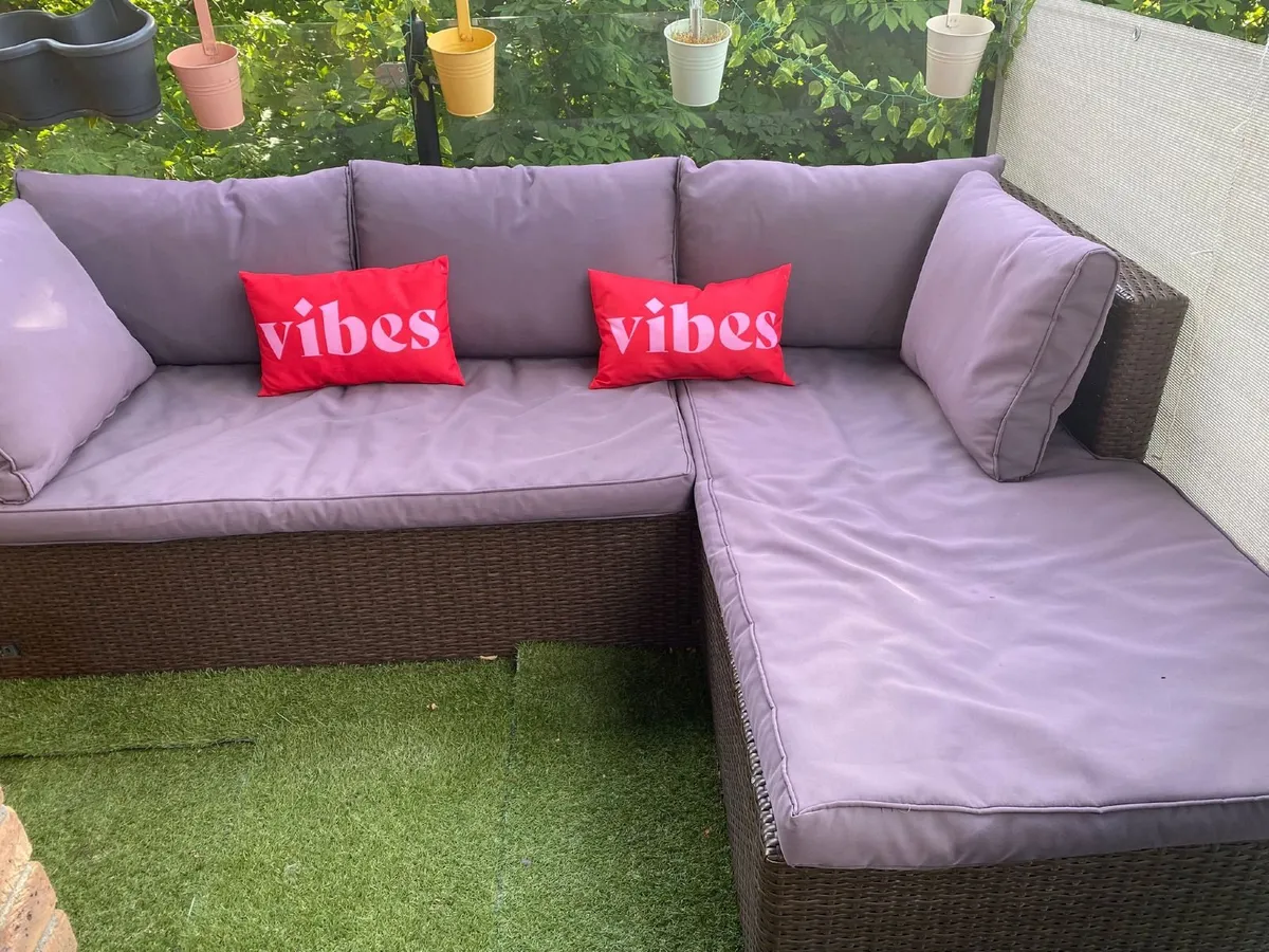 Garden furniture - Image 1
