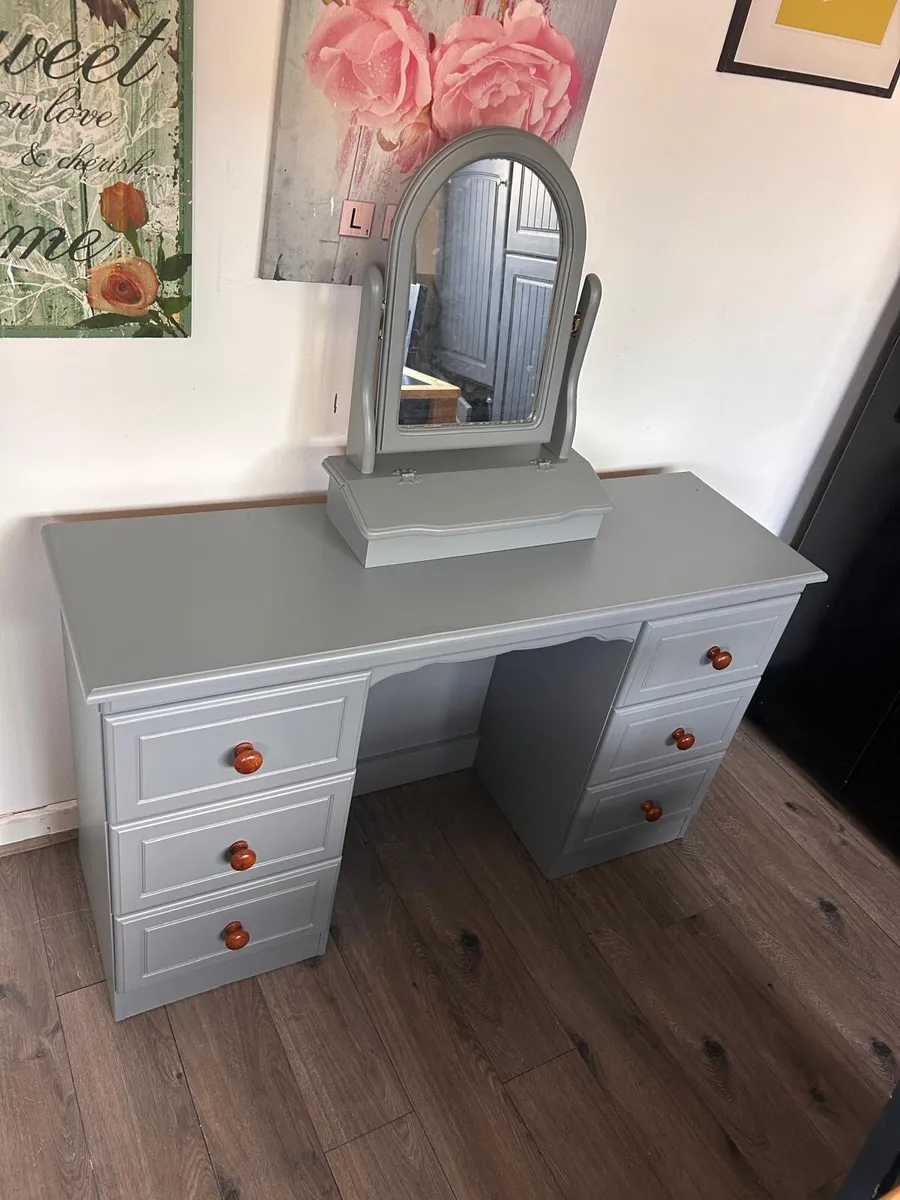 Dressing table with mirror - Image 2