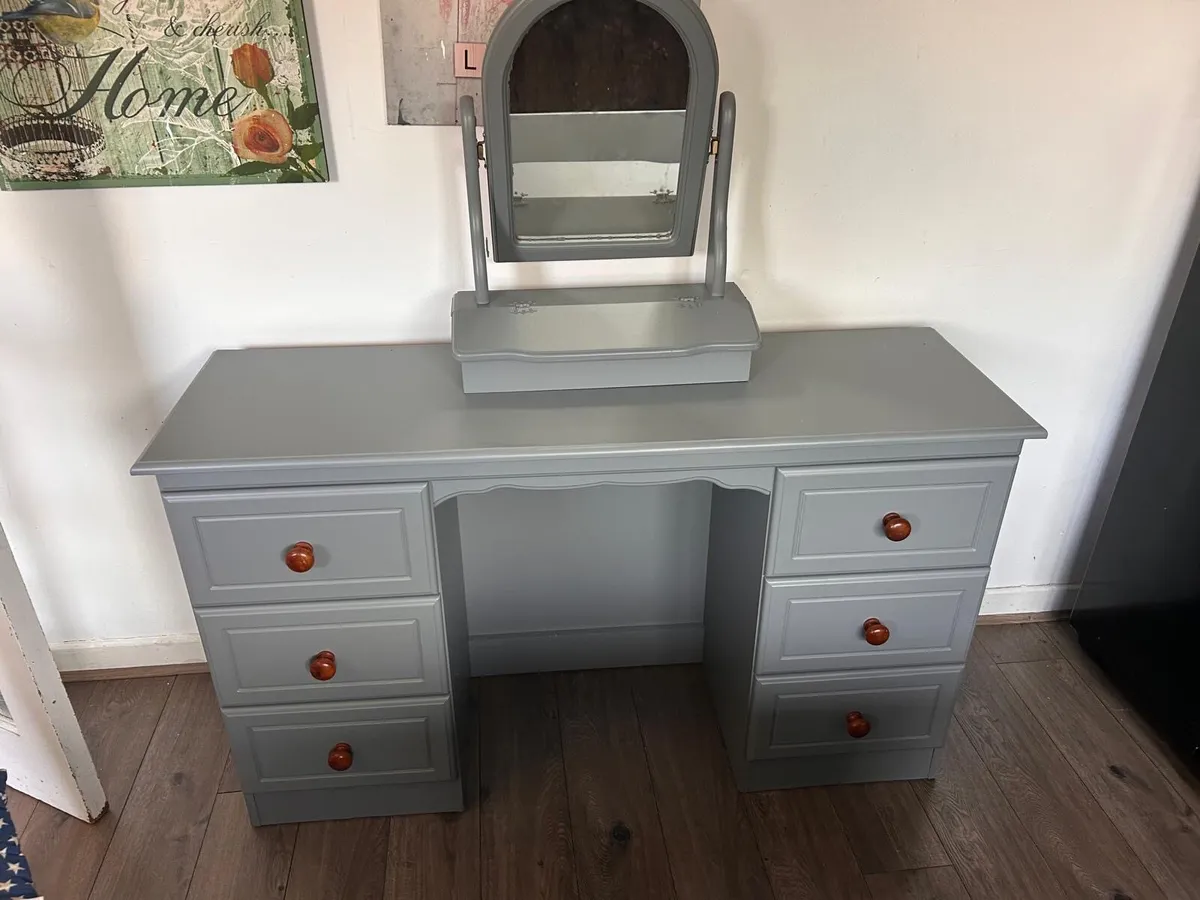 Dressing table with mirror - Image 3