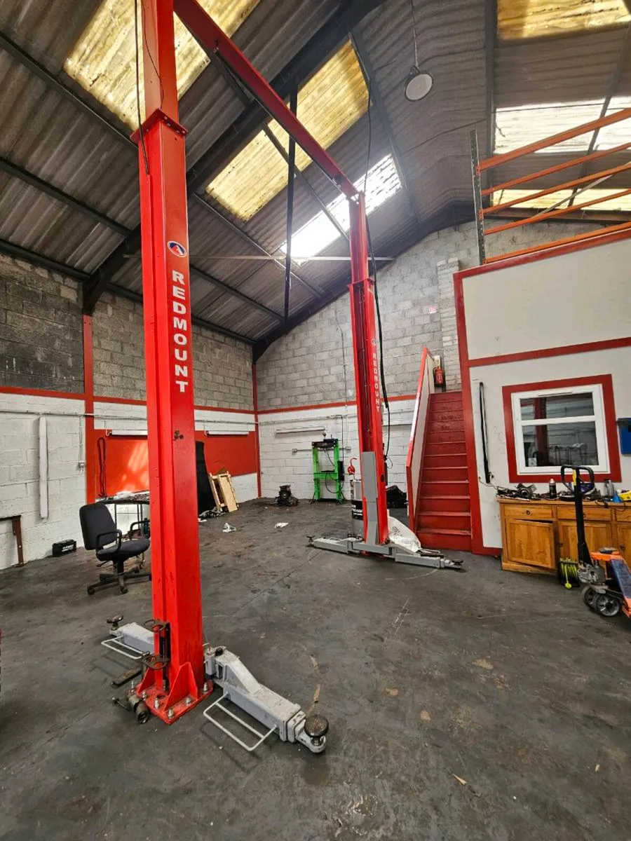 2 post lift - Image 1