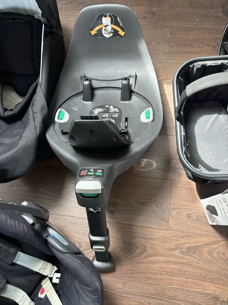 Cybex Full pram and Car system - Image 4