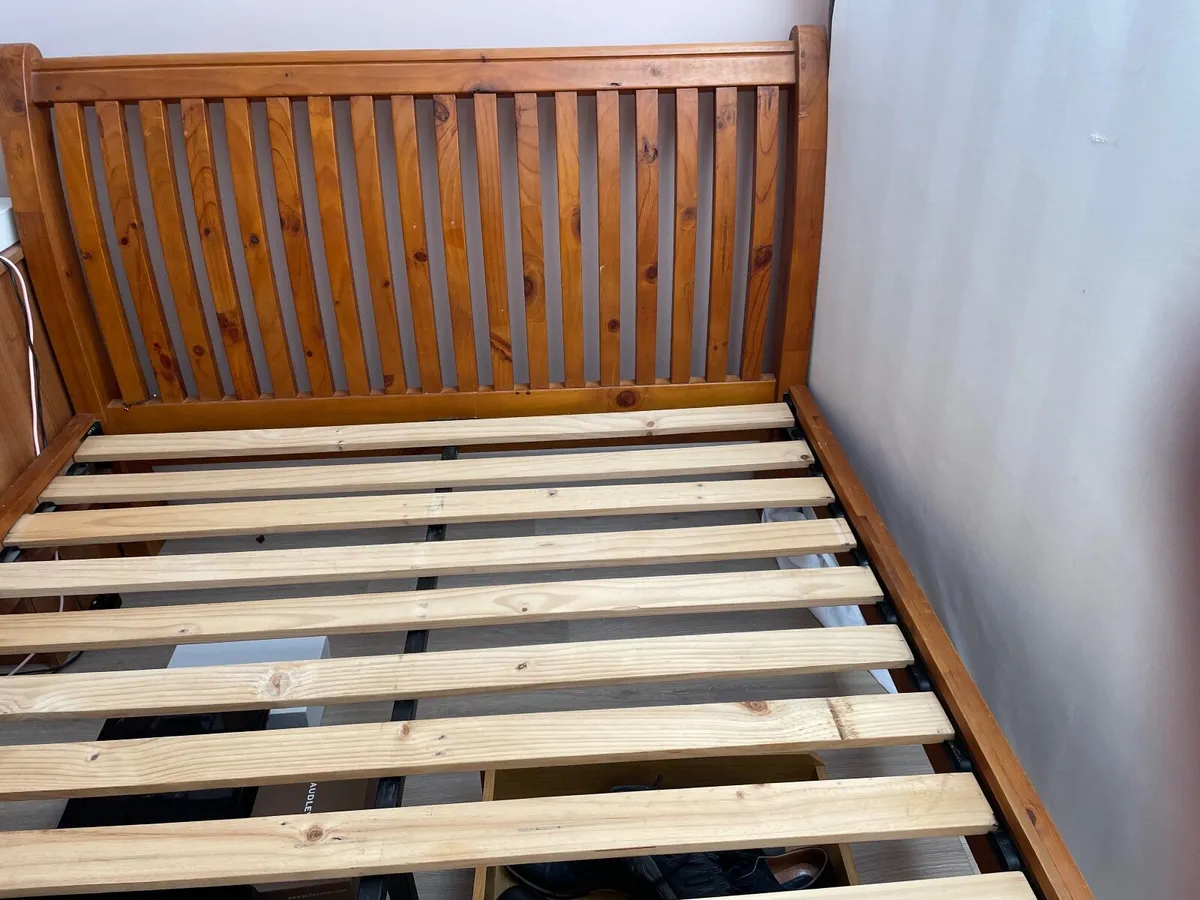 Solid Tropical Hardwood Double (5ft) Sleigh Bed - Image 3