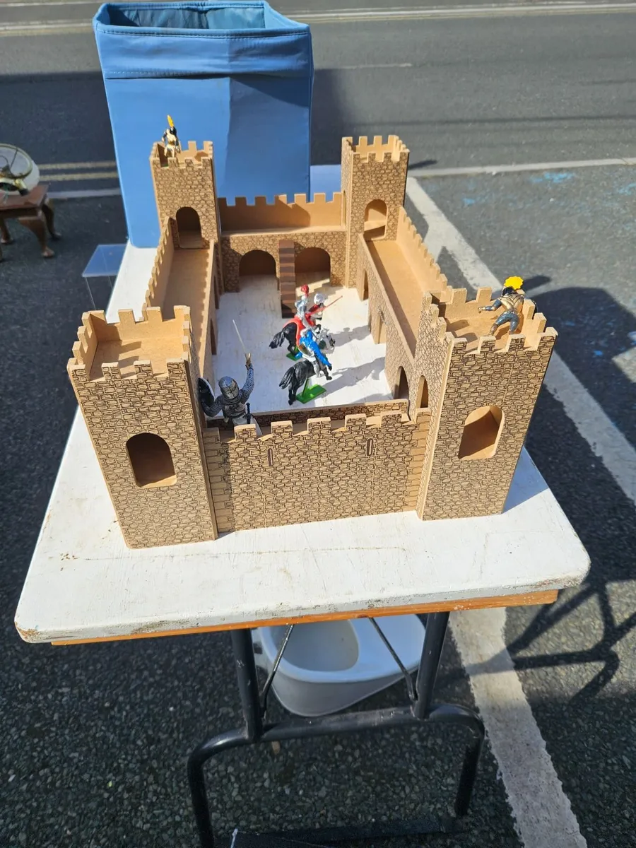Wooden Castle with Knights - Image 2