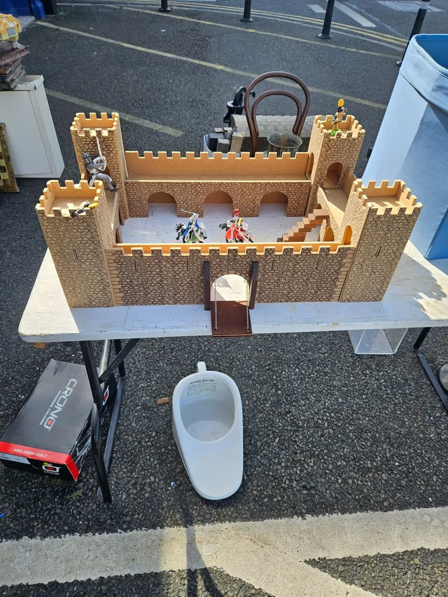 Wooden Castle with Knights - Image 1